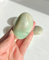 UV Reactive Garnierite Palmstone